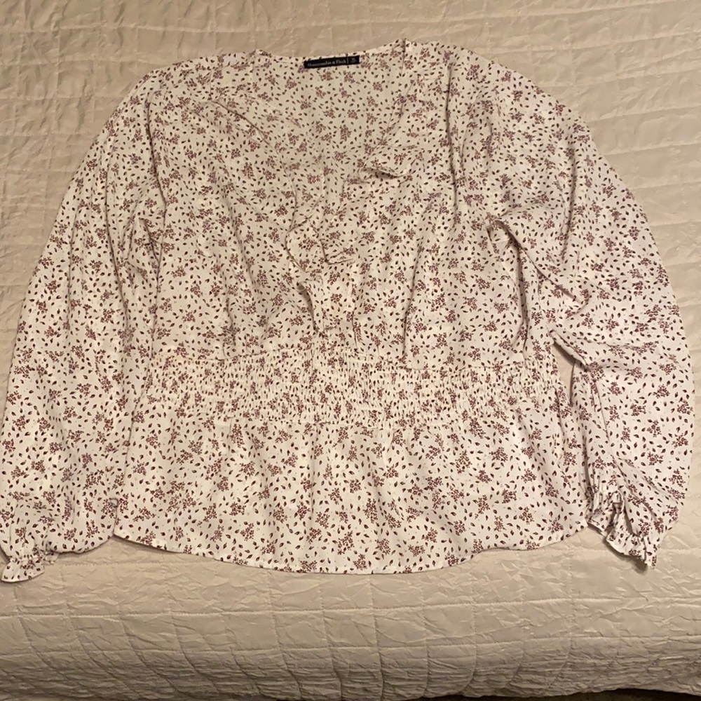 ABERCROMBIE white and red floral blouse